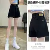 Shorts Jeans Off-White para Mulheres Tendência Verão 2025 Novo Fino Cobertura de Quadril em Formato de Pera Cintura Alta Calça Flare
