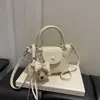 Bolso de mano retro de diseño de nicho estilo coreano para mujer, nuevo bolso de moda de verano 2026 de un solo hombro de gran capacidad para el trabajo