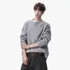 Camiseta de manga larga con cuello en V para hombre, holgada y relajada, camiseta básica minimalista, estilo casual americano, sudadera sencilla sin capucha