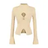 Top de punto hueco sexy con cuello semi-alto y botones metálicos para mujer, corte ajustado, estilo corto con abertura y mangas acampanadas