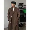 Gabardina de doble botonadura color gunmetal estilo coreano con charreteras en los hombros, de longitud media, por encima de la rodilla, prenda de abrigo moderna y elegante para hombre