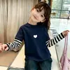 Camiseta Manga Longa Infantil 2026 Novo Estilo Infantil Primavera e Outono Estilo Desenho Coreano Roupa Camada Base Falso Duas Peças Algodão Puro T