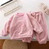 2026 Inverno Novo Estilo Conjunto de Pijama de Flanela Infantil para Meninos e Meninas Estilo Coreano Espessado Quente Roupas de Casa Roupas Infantis Atacado