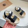Nuevas Sandalias Infantiles 2026 Verano Antideslizantes Suela Suave Zapatos de Playa para Niños Pequeños y Niños Versátiles de Velcro Sandalias para Niños y Niñas