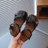 Sandalias Cerradas para Niña Estilo Nuevo Verano 2025 Zapatos Infantiles Zapatos de Princesa para Niña Pequeña Suela Suave Casual Zapatos para Bebé Modernos