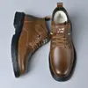 Zapatos de Hombre Estilo Nuevo Forrados de Felpa Cálidos de Caña Alta de Cuero Cómodos Simples Casuales para Viajar Espesos Botas Martin de Exterior Venta al por Mayor