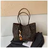 Bolso tote de leopardo transfronterizo para mujer, nueva colección otoño/invierno 2026, de alta calidad, retro y moderno, bolso de hombro