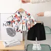 Atacado de Roupas Infantis Camisetas de Manga Curta e Shorts Conjunto de Duas Peças para Meninos e Meninas Estilo Hong Kong Bonito Moderno Estilo Estrangeiro Fato Infantil Estampado