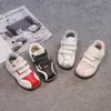 Zapatos Deportivos para Niñas 2026 Velcro Transpirables Suela Suave Versátiles Primavera/Otoño Casual Zapatos de Tabla Antideslizantes Estilo Coreano Nuevos Cómodos