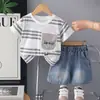 Conjunto de Verão Estiloso 2026 para Meninos, Conjunto de Duas Peças com Manga Curta para Crianças, Roupas Casuais de Verão Frescas para Bebês, Tendência