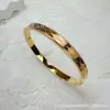 Pulsera de Nuevo Estilo Transfronteriza Creativa Simple Rayado Geométrico Patrón de Rejilla Redonda Hebilla Pulsera de Pareja Acero Inoxidable Decoración
