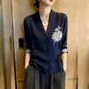 Novo Top Feminino Azul Marinho para o Verão 2026 com Amarração e Estampa, Corte Justo, Versátil, Confortável, Manga Curta Estilo Chinês