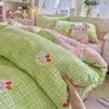 Juego de cama de cuatro piezas muy atractivo estilo caricatura con funda de edredón de gasa de doble capa y sábana bajera, apto para todas las estaciones, dormitorio de estudiante individual, juego de tres piezas lavable