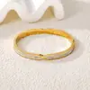 Pulseira de Aço Inoxidável Estilo Temperamento de Luxo Leve Fivela com Incrustação de Diamante Feminina Aço Titânio Banho a Vácuo Aberto Joias Atacado
