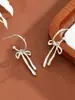 Pendientes de diseño europeo y americano de venta caliente transfronteriza, geométricos simples creativos, con lazo francés, de temperamento de diseño高级, en stock, venta al por mayor