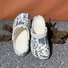 Insignia Clásica Transfronteriza Estilo Nuevo Zuecos Versátiles Zapatos de Playa Estilo Dibujos Animados Zapatos de Punta Cerrada