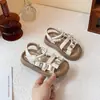 Nuevas Sandalias de Verano para Niñas 2026 Estilo Coreano Zapatos de Princesa Suela Suave Antideslizantes Zapatos de Playa de Moda Versátiles Sandalias para Estudiantes