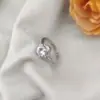 Collar de verano para mujer, sin decoloración, con trébol de cuatro hojas y circonitas, conjunto de tres piezas, collar de acero de titanio, accesorios de alta gama giratorios transfronterizos.