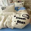 Conjunto de quatro peças de toalha de gaze macia com bordado de nuvens, conjunto de cama fresco estilo ins com desenhos animados para dormitório