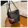 Nova Bolsa Tiracolo Simples Retrô para Mulheres, Bolsa de Ombro Versátil e na Moda Transfronteiriça, Bolsa Saco Elegante Estilo Coreano para o Dia a Dia