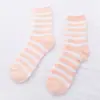 Meias femininas listradas em cores de doce, novas para outono e inverno, estilo coreano, versáteis, grossas, de lã coral, quentinhas, para dormir