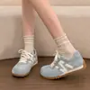 Zapatos casuales de moda y versátiles para niñas, nueva colección primavera/otoño 2026, zapatos infantiles de gamuza con punta redonda estilo Forrest Gump, para niños mayores, zapatillas de entrenamiento alemanas