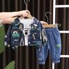 Traje de ropa de primavera y otoño para niños 2024 Nuevo Conjunto de tres piezas de chaqueta vaquera con estrella tie-dye guapo para bebé niño