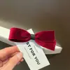Grampo de Cabelo com Laço de Veludo, Presilha Bico de Pato Feminina e Sofisticada de Princesa, Presilha Lateral Vermelha, Acessório de Cabeça de Boutique