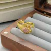 Anel Aberto Vintage com Pedra Zircônia Rosa Nicho Luxo Leve High-End Anel Empilhável Totalmente Cravejado de Diamante para Mulheres