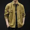 Camisa de trabajo casual estilo americano vintage para primavera y otoño, de manga larga con decoración de bolsillo, cárdigan camisa simple de moda para exteriores
