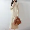 Vestido de Punto Nuevo Otoño/Invierno 2026 Lana Pura Cuello Alto Manga Larga para Mujer Color Sólido Trenzado Cintura Alta Vestido Largo