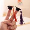 En Stock Fieltro Mini Sombrero de Doctor Temporada de Graduación de Jardín de Infancia Accesorios de Fotografía Decoración de Flores Sombrero de Graduado Sombrero de Muñeca