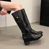 Botas largas para mujer con pequeñas hebillas doradas, nuevo diseño de nicho otoño 2026, estilo coreano, botas planas de caña alta tipo jinete, botas rectas por debajo de la rodilla