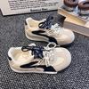 Zapatillas Blancas de Moda para Mujer Otoño 2025 Nuevas Versátiles de Suela Gruesa Populares Casuales Deportivas Zapatos de Entrenamiento Alemanes para Mujer