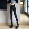 Pantalones Negros Elásticos de Cintura Alta con Forro Polar, Estilo Nuevo de Primavera para Mujer, Pantalones Skinny Mágicos de Botón para Levantar el Trasero para que las Mujeres los Usen Afuera