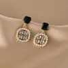 Pendientes de perlas de circonita cuadradas para mujer, nuevos pendientes de lujo elegantes, ligeros y retro, explosiones de 2024, de alta gama.