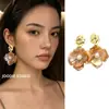 Nuevos aretes de flor de gardenia estilo chino para mujer, ambiente de verano junto al mar, aretes frescos y únicos