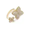 Anillo de Flor de Cuatro Hojas con Incrustaciones de Diamantes Brillantes Estilo Nuevo Venta al por Mayor Diseño de Nicho Lujo Ligero Gama Alta Anillo Abierto Ajustable para Mujer