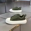 Zapatillas de Hombre 2026 Verano Nuevas Populares Suela Gruesa Zapatos de Commuter Malla Transpirable Slip-On Deportivas Casuales