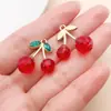 Pingente de Cereja com Strass Base Dourada Coração de Diamante Vermelho Pingente de Cereja Acessórios para Brinco Pulseira Chaveiro DIY Venda por Atacado