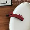 Um Grampo de Cabelo Elegante Estilo Francês de Acetato Gatinho Fofo Banana Grampo de Cabelo Torcido Acessório de Cabelo Simples para a Parte de Trás da Cabeça para Mulheres
