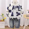 2025 Nueva Chaqueta para Niños Estampado de Letras Simple Manga Larga Pantalones Largos Conjunto de Tres Piezas Venta al por Mayor de Fábrica
