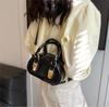 Bolso Satchel Bowling Coreano para Mujer 2025 Nuevo Nicho Retro Bolso Concha de Alta Gama Versátil Bolso Cruzado