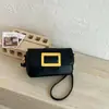 Bolso de mujer de alta gama 2026 verano nuevo bolso de hombro para el trabajo, bolso de hombro cruzado de diseño de nicho moderno y simple