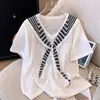 Camiseta V-Neck de Manga Curta com Listras para Mulheres Plus Size, Falsa Peça Dupla, Novo Estilo de Verão, Caimento Solto, Top Casual Emagrecedor, Tendência