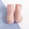 Primavera e outono novo bebê dos desenhos animados bebê criança sapatos meias tubo médio antiderrapante sapatos de sola macia crianças meias de chão 0-1-3 anos de idade