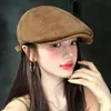 Gorra de felpa de gamuza para mujer, otoño, retro, moderna, para circunferencia de cabeza grande, gorra tipo pico, hace que la cara se vea más pequeña, boina británica de estilo periódico