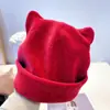 Gorro con orejas de oso de forro polar grueso de invierno para mujer, lindo gorro de pescador de pana con rayas verticales, gorro de color liso cálido con orejeras