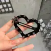 Grampo de Cabelo de Veludo com Coração de Cristal Dongdaemun Coreano para Mulheres, Requintado e Moderno, Versátil para Organizar o Cabelo da Testa e das Laterais