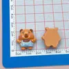 Animal de Caricatura Travesti Capibara Pasador de Capibara Cuerda para el Cabello Pegamento Cremoso Parche para Funda de Teléfono Móvil DIY Accesorios de Resina